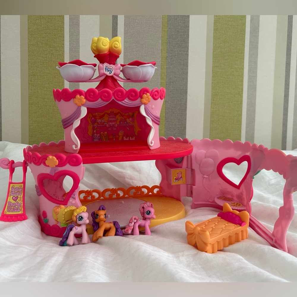 2006 My Little Pony "Ponyville" Roller Skate Party Cake